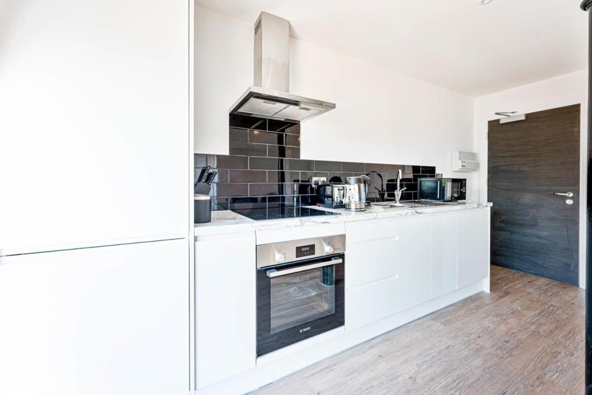 Stunning 1 Bed Apartment In Burton-On-Trent Екстериор снимка
