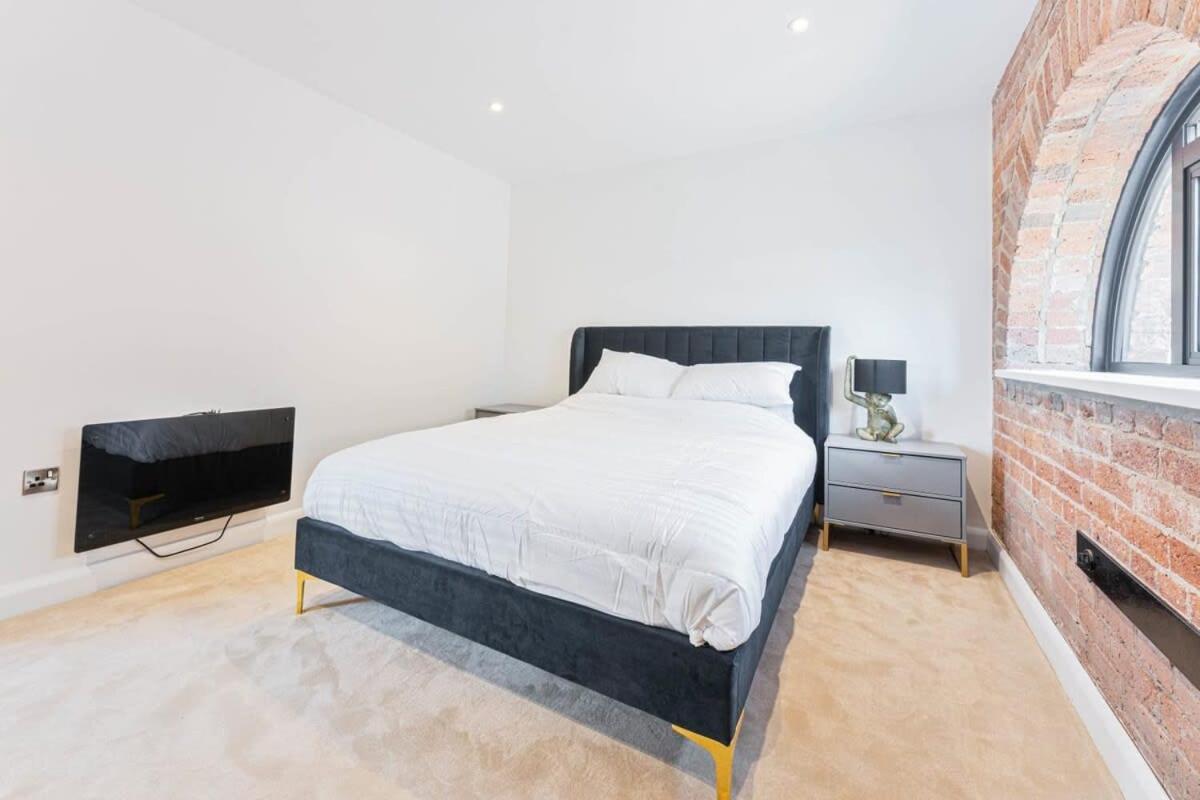 Stunning 1 Bed Apartment In Burton-On-Trent Екстериор снимка