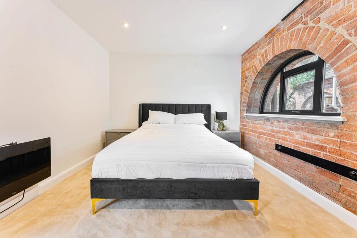 Stunning 1 Bed Apartment In Burton-On-Trent Екстериор снимка