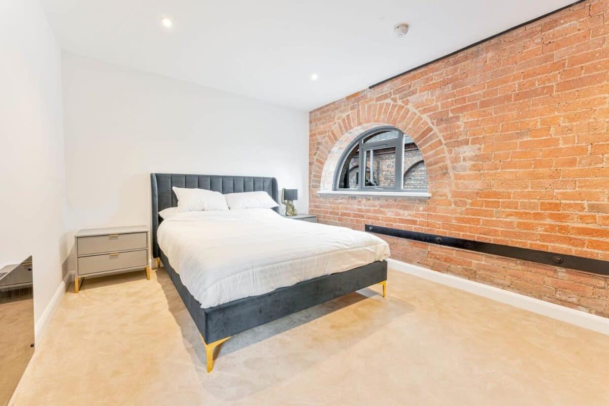 Stunning 1 Bed Apartment In Burton-On-Trent Екстериор снимка
