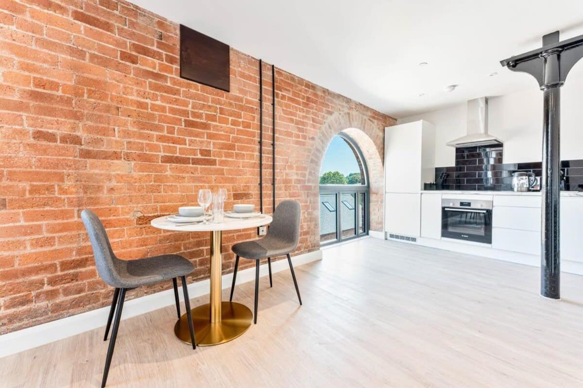 Stunning 1 Bed Apartment In Burton-On-Trent Екстериор снимка