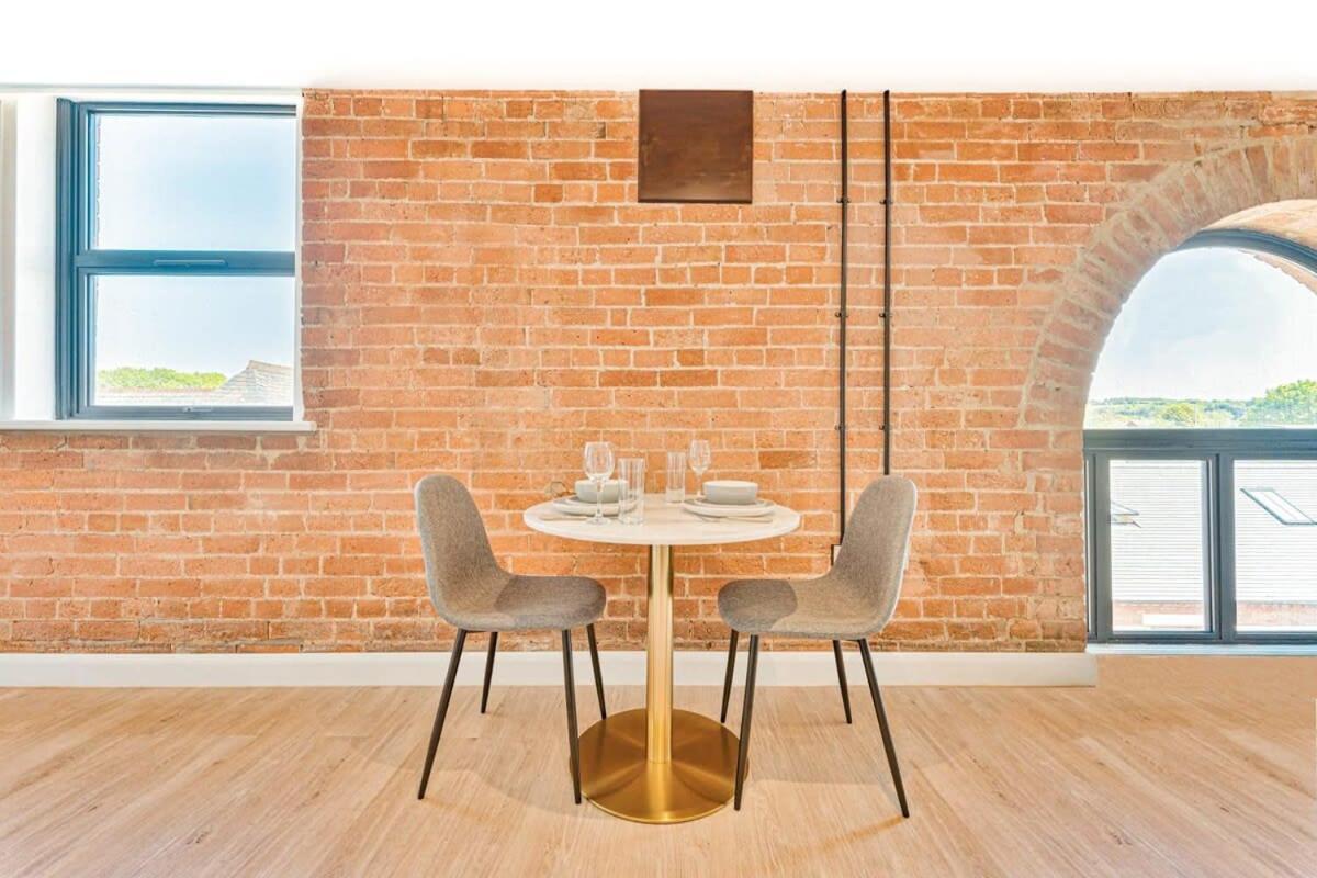 Stunning 1 Bed Apartment In Burton-On-Trent Екстериор снимка